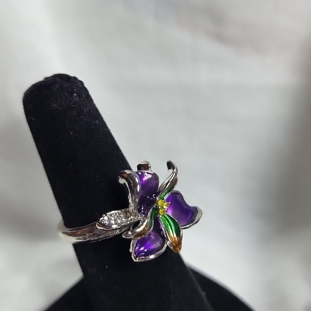 ๐NWOT STERLING SILVER FLOWER RING๐ - Picture 2 of 4